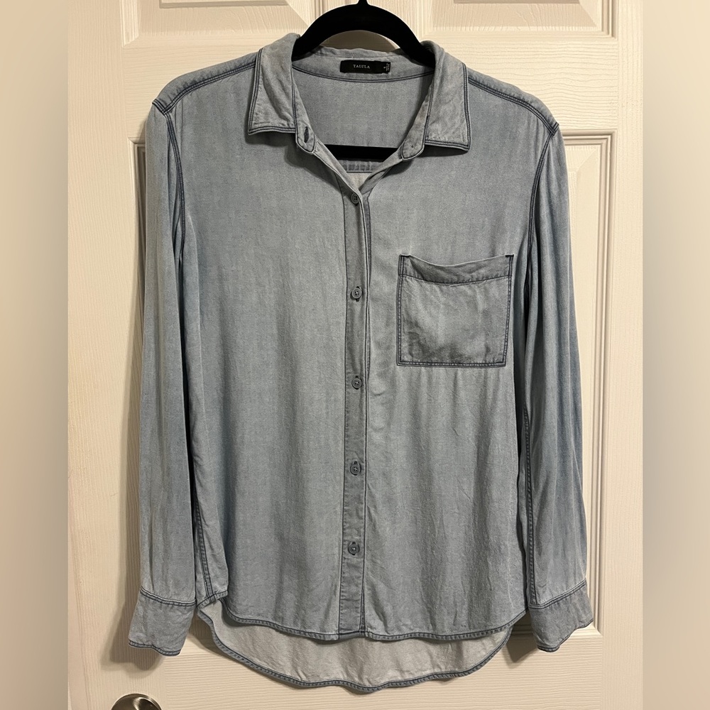 Aritzia Talula Denim Button Up Ladies Size Small